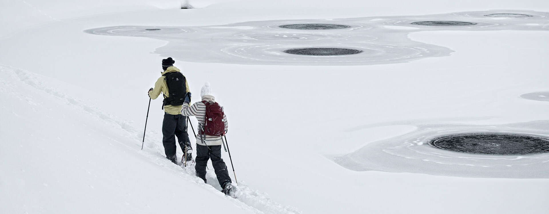Hiking with snowshoes in Zugspitz Arena Tirol