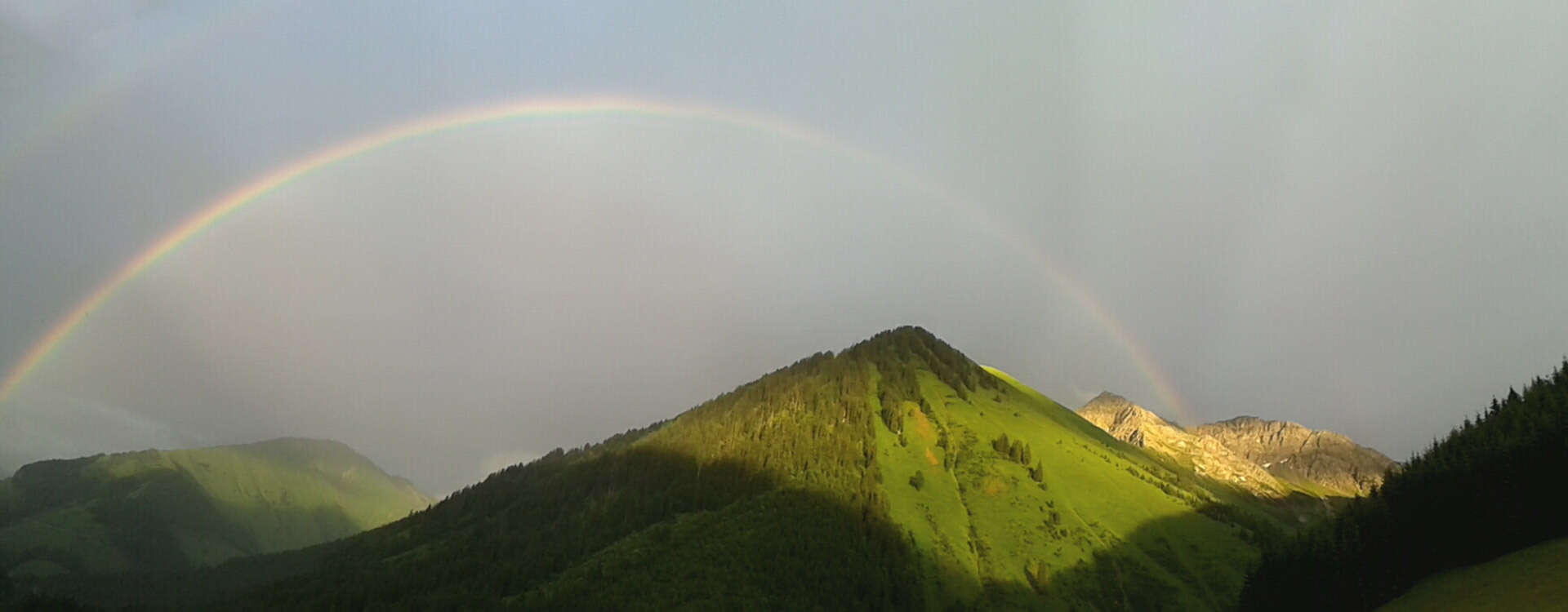 Zugspitze Arena Ausblick mit Regenbogen
