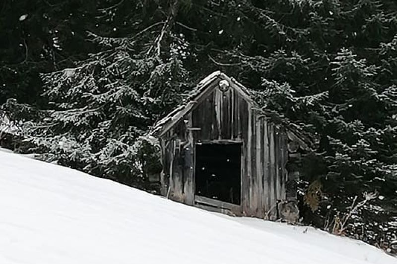 Kögele shed in winter