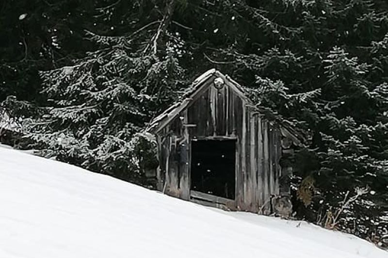 Kögele shed in winter